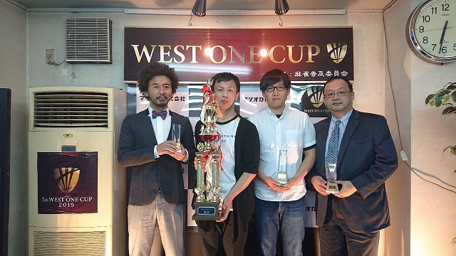 左から　4位友添敏之選手、優勝　川村靖広選手、準優勝　山本和正選手、3位　板川和俊選手