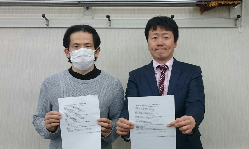 左から 大口伸也さん、　日本プロ麻雀連盟　吉田圭吾プロ