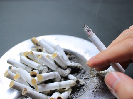 (産経新聞)東京都独自の受動喫煙防止条例可決　従業員雇う飲食店で原則禁煙　国より厳しい規制