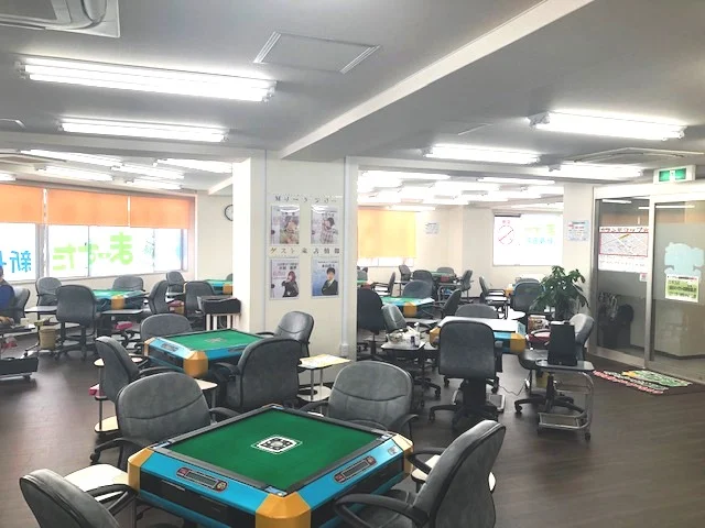 雀荘 まーすた新長田店の写真1