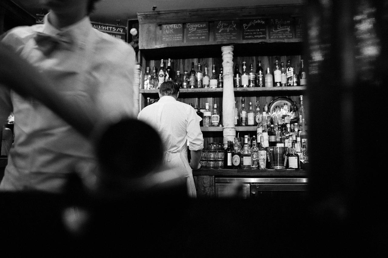 bar monochrome